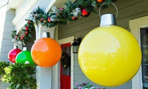 DIY Giant Christmas Ornaments