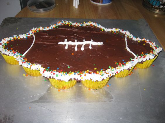 Superbowl Party football-cupcakes